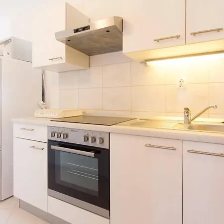 Guest house Charming With Private Balcony And City View Seget Donji