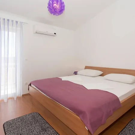 Charming With Private Balcony And City View Seget Donji